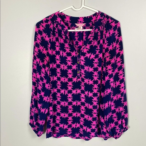 Lilly Pulitzer Silk Elsa Top in Get Hoppy Print navy with pink frogs small - Picture 1 of 11